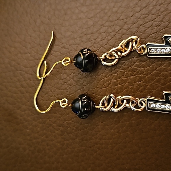 Handmade Trendy Black Lightning Bolt Earrings - Picture 4 of 4